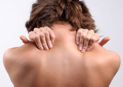 Cómo se manifiesta la osteocondosis de la columna cervical